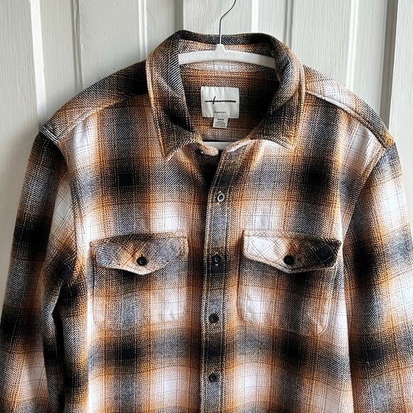 American Eagle Classic Fit Plaid Flannel Button Down Shirt - Picture 3 of 9